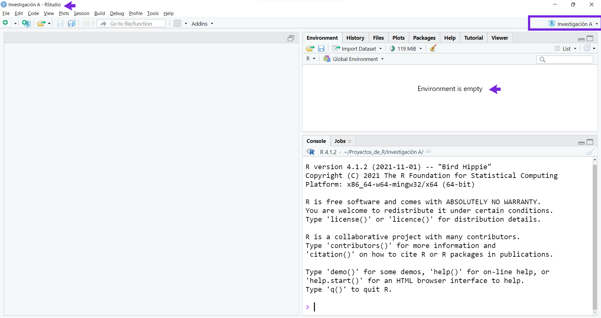 Se abrirá una nueva sesión con título idéntico a la carpeta de proyecto creada (aquí “Investigación A”). Nótese el ambiente (environment) en blanco. Todas las variables y funciones que se creen o carguen en el proyecto permanecerán en este ambiente específico del proyecto.